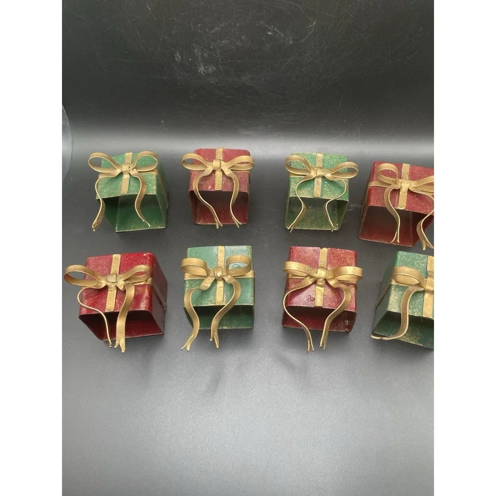 Vtg rare Red And Green Christmas Gift Metal Napkin Rings Set Of 8